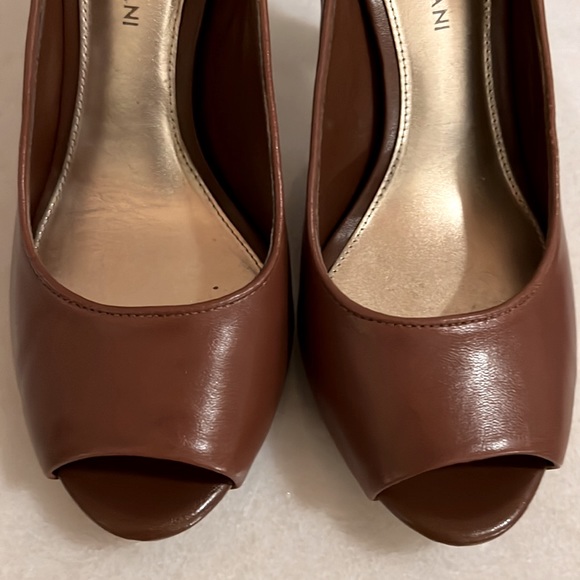 New Antonio Melani Peeptoe Brown Leather Pumps Size 7.5 - Picture 2 of 8